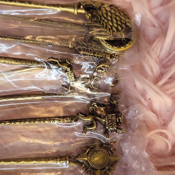 New Listing!! Brand New UNBRANDED GAME OF THRONES METAL MAKE-UP BRUSH SET-8 CT. - Picture 3 of 5